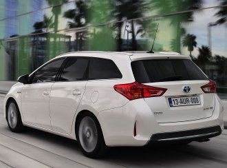 toyota_auris_touring_sports